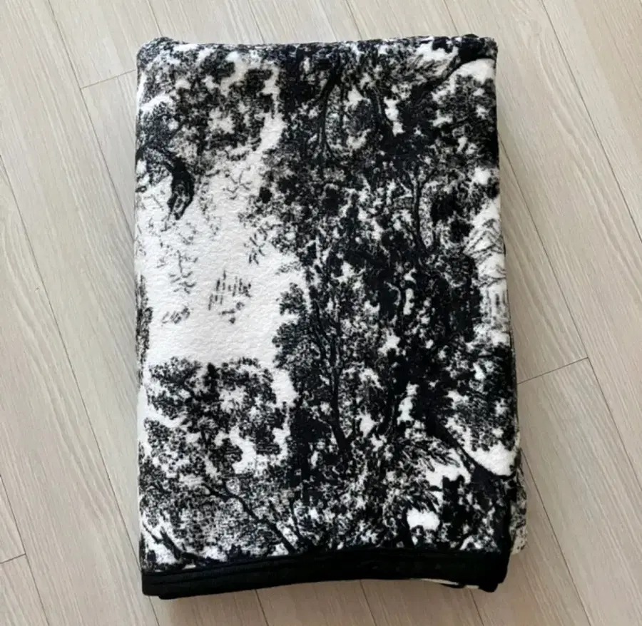 디올 블랙 극세사담요 150x200 새상품
